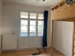 schönes helles Zimmer mit Balkon in Familien-WG
