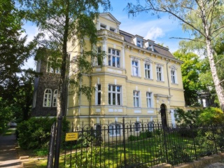 Riesige 185 m2 Wohnung in Altbauvilla — photo 1