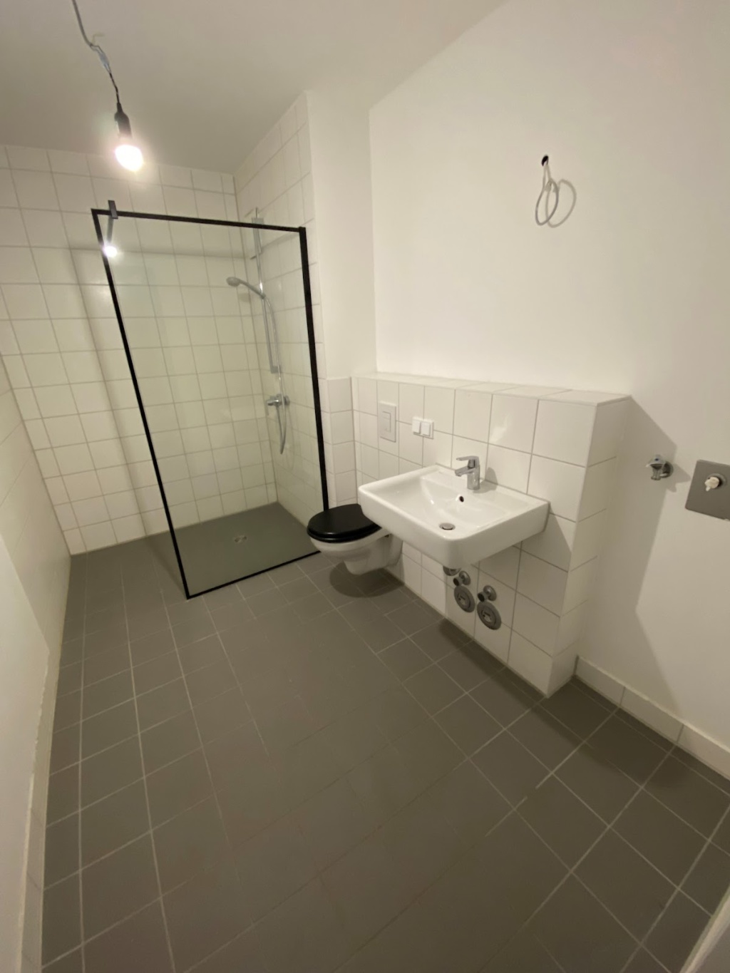 Wohnung Friedrichsfelde Rhinstr. 143 B - Bad mit bodengleicher Dusche
