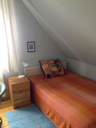 Anzeigenbild: Ruhiges Dachzimmer in grüner Umgebung