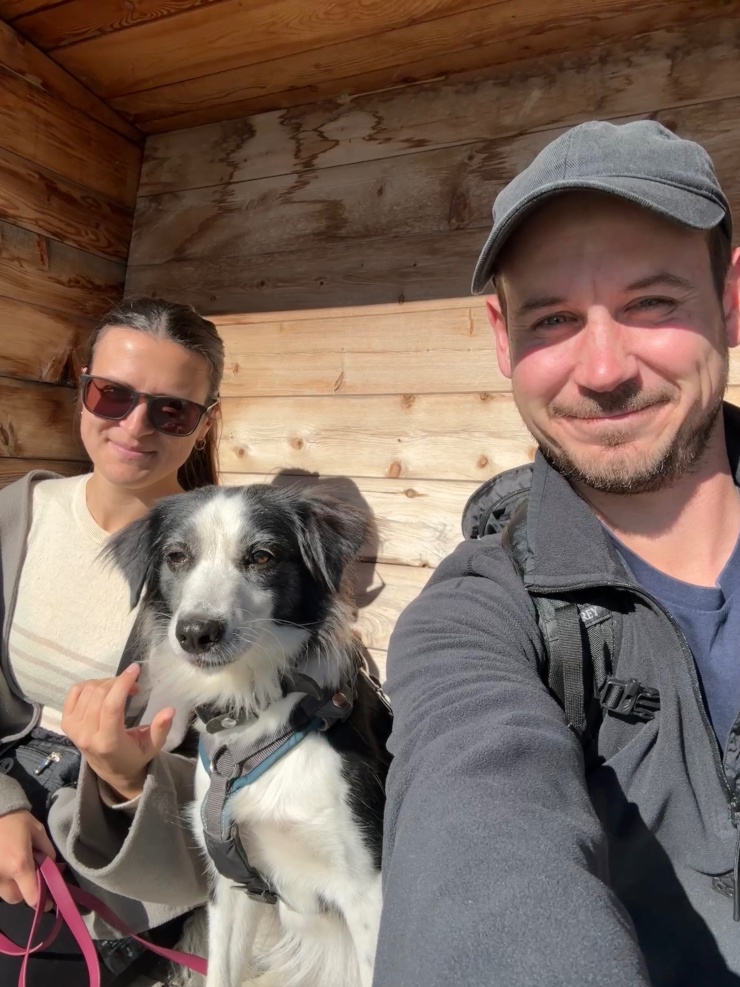 Anzeigenbild: Paar mit Hund sucht 1–2-Zimmer-Wohnung in Innsbruck & Umgebung 🏔️
