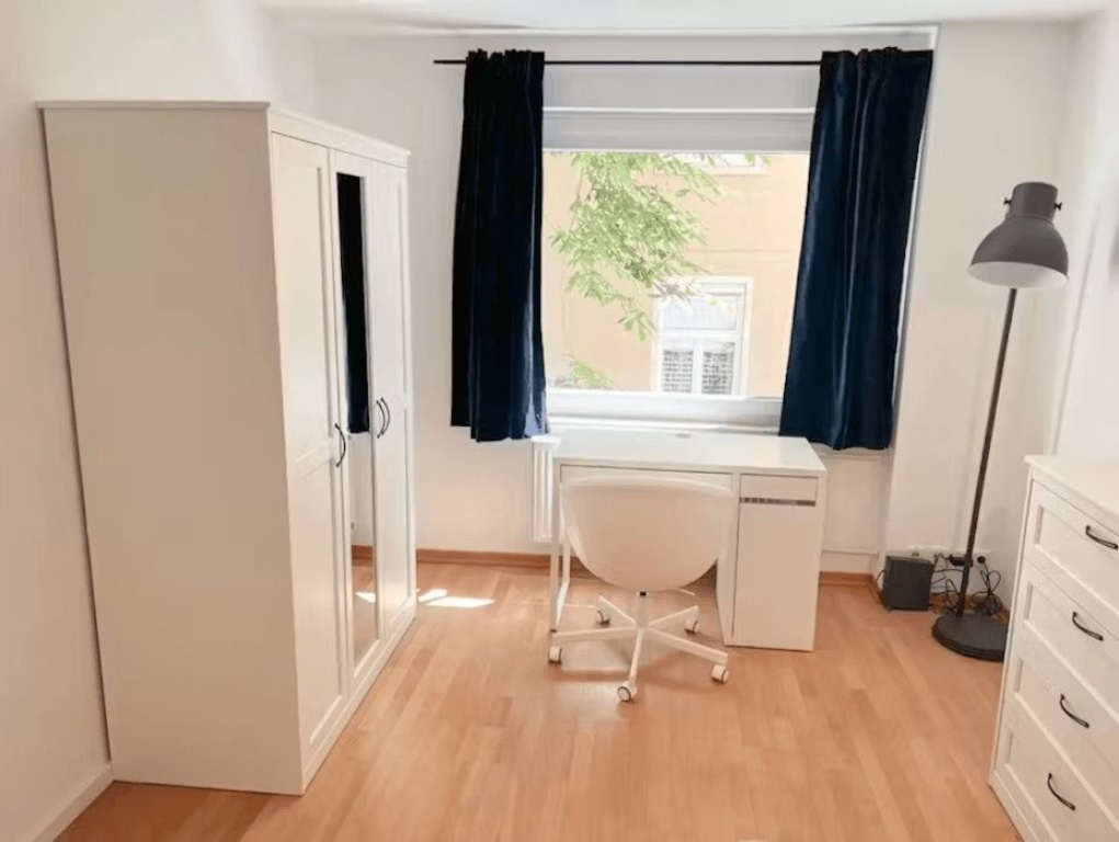 Charmantes Zimmer in der Nähe der Frankfurter Goethe-Universität – 60322 Frankfurt am Main Dornbusch – Vorschaubild 2