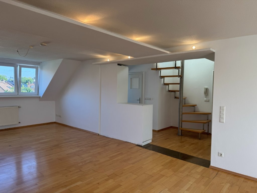 Wohnen über den Dächern - Teilmöblierte Maisonettewohnung mit Skyline-Blick – 60528 Frankfurt am Main Niederrad – Vorschaubild 7