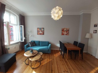 Helle 2-Zimmer-Altbauwohnung mit Stuck und Dielen am Helmholtzplatz — photo 1