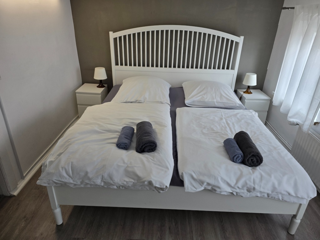 Möblierte 2-Zimmer-DG-Wohnung – 30 m2 – nur 1 Person – 23554 Lübeck St Lorenz Nord – Bild 1 von 6