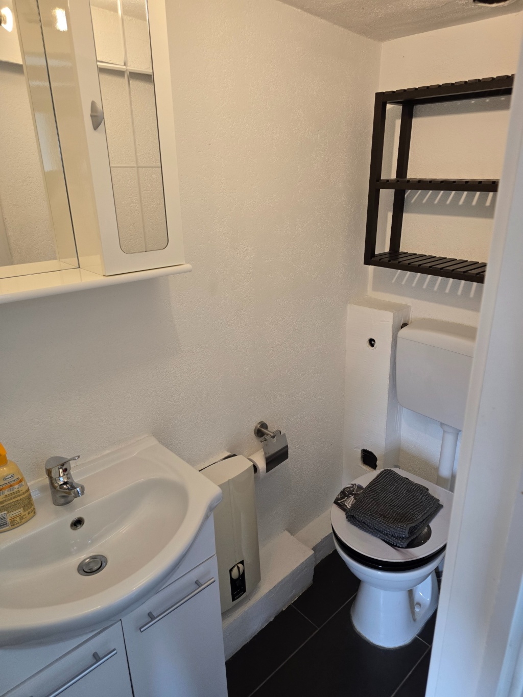 Möblierte 2-Zimmer-DG-Wohnung – 30 m2 – nur 1 Person – 23554 Lübeck St Lorenz Nord – Vorschaubild 5