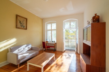 Möblierte 2-Zimmer-Altbauwohnung mit Balkon im Herzen von Wedding — photo 1