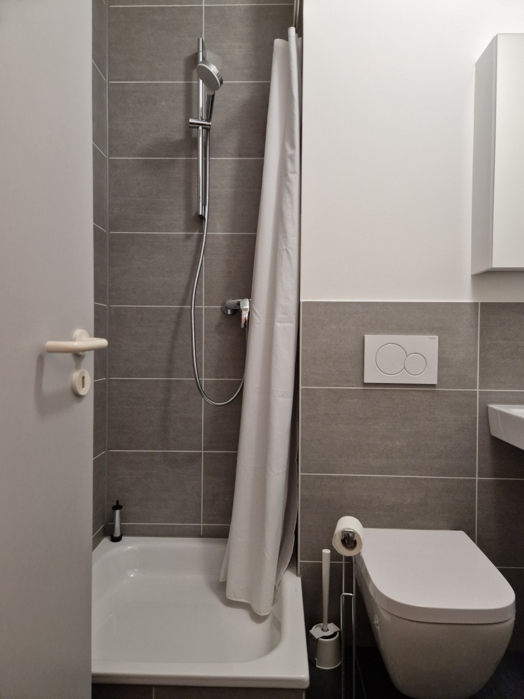 Neu renovierte, voll möblierte 1-Zi-Wohnung mit Tiefgarage – 60326 Frankfurt am Main Gallus – Vorschaubild 12