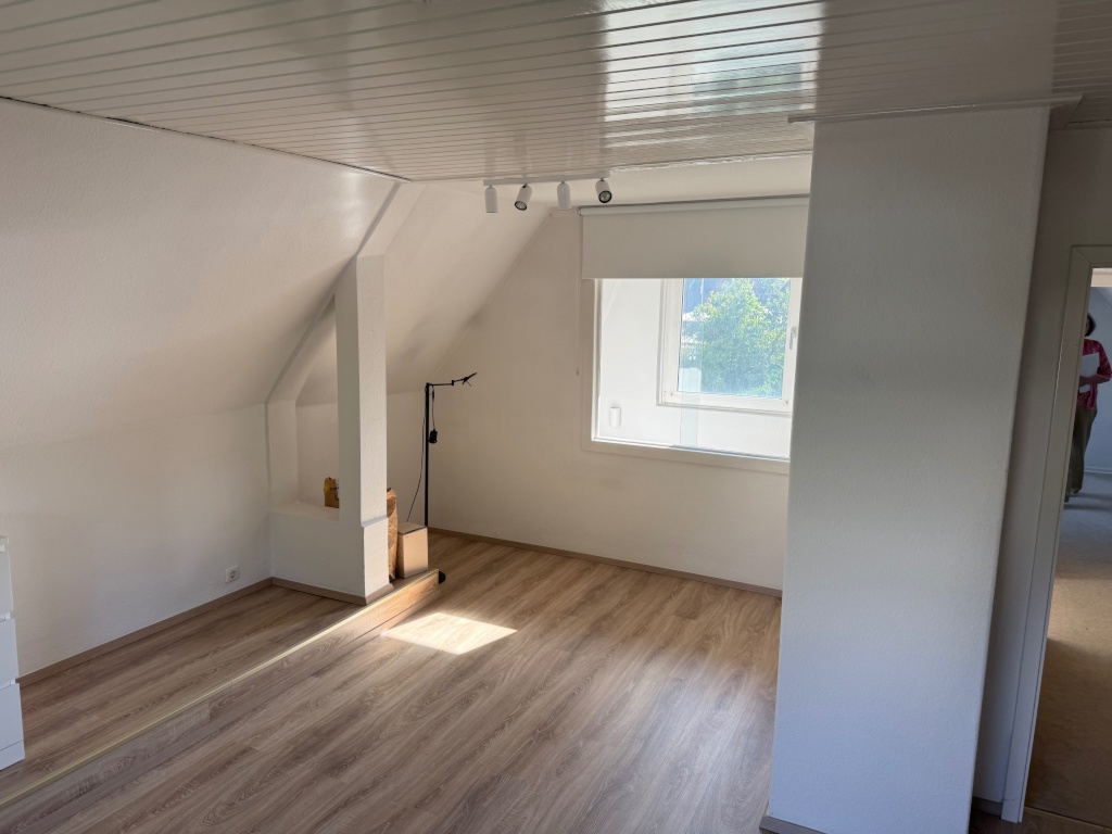 **Möbliertes WG-Zimmer ab 572 € warm – neu zu gründende Studenten-WG Hamburg-Niendorf** – 22459 Hamburg Niendorf – Vorschaubild 2