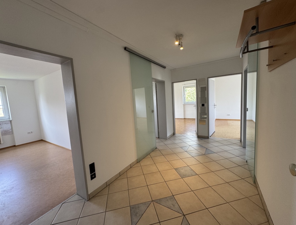 WG‐geeignete 4‐Zimmer‐Wohnung im Regensburger Westen – Balkon, ruhige Lage, ab 1. Oktober verfübar – 93049 Regensburg Westenviertel – Vorschaubild 8