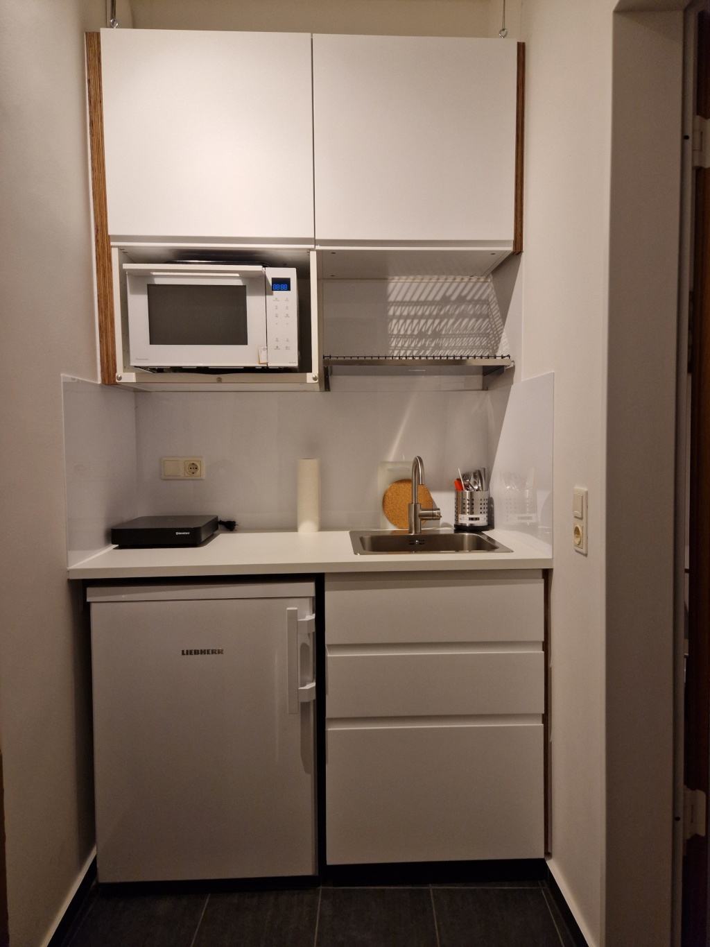 Neu renovierte, voll möblierte 1-Zi-Wohnung mit Tiefgarage – 60326 Frankfurt am Main Gallus – Vorschaubild 7
