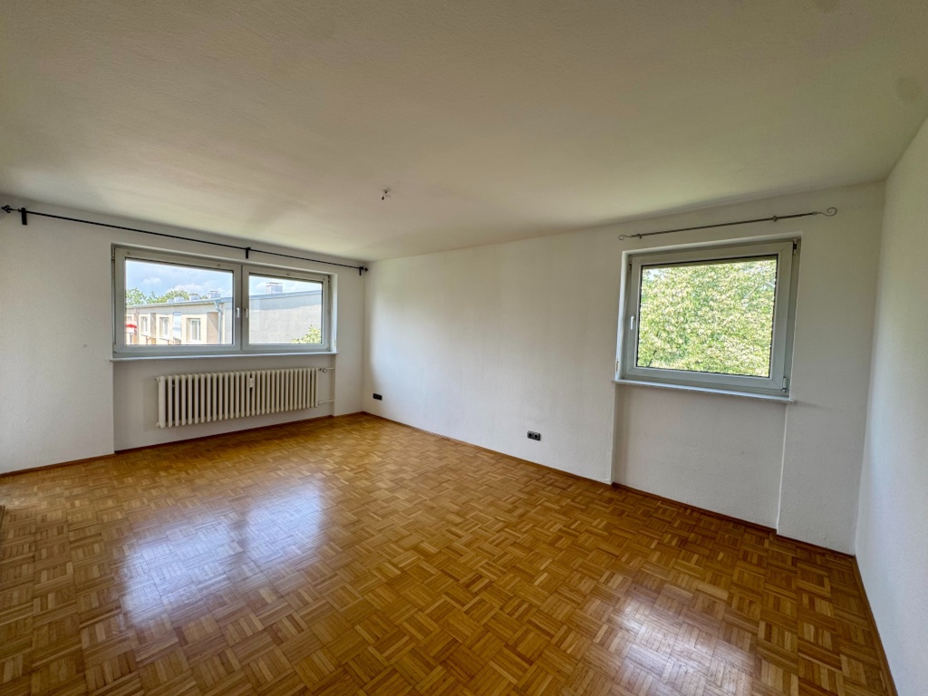 WG‐geeignete 4‐Zimmer‐Wohnung im Regensburger Westen – Balkon, ruhige Lage, ab 1. Oktober verfübar
