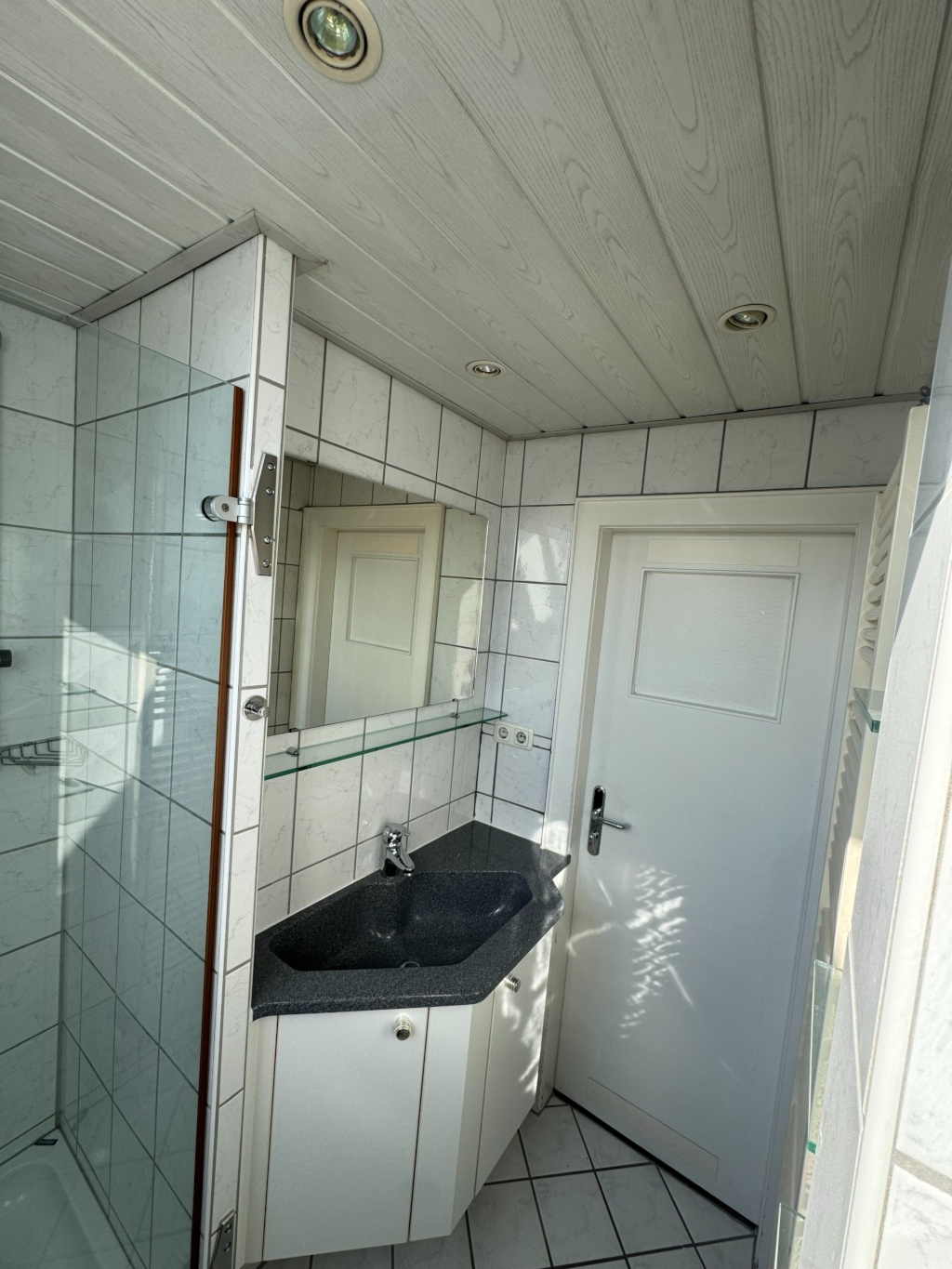 Wohnen über den Dächern - Teilmöblierte Maisonettewohnung mit Skyline-Blick – 60528 Frankfurt am Main Niederrad – Vorschaubild 9