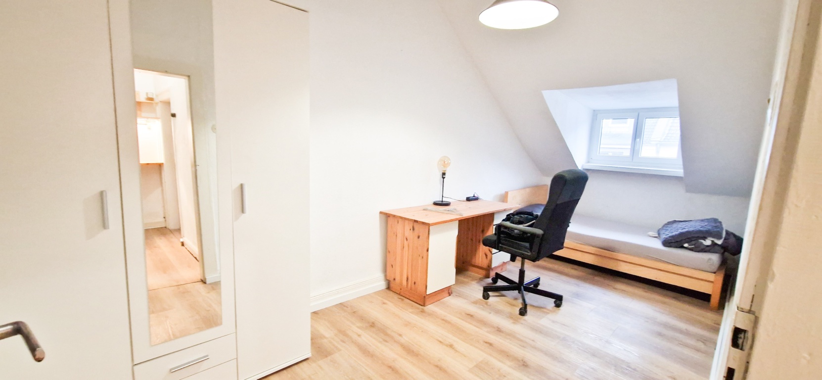 1,5-Zimmer-Studio-Apartment in Düsseldorf-Unterbilk – Nähe Medienhafen – 40217 Düsseldorf Dusseldorf – Vorschaubild 2