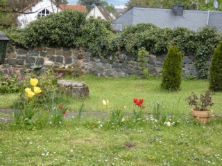Ad image: Dachgeschosswohnung in einem idyllischen Parkgarten