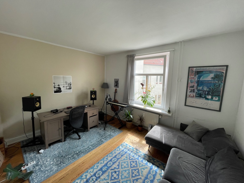 Untermieter*in für 2 Monate für schöne Altbauwohnung Gesucht!