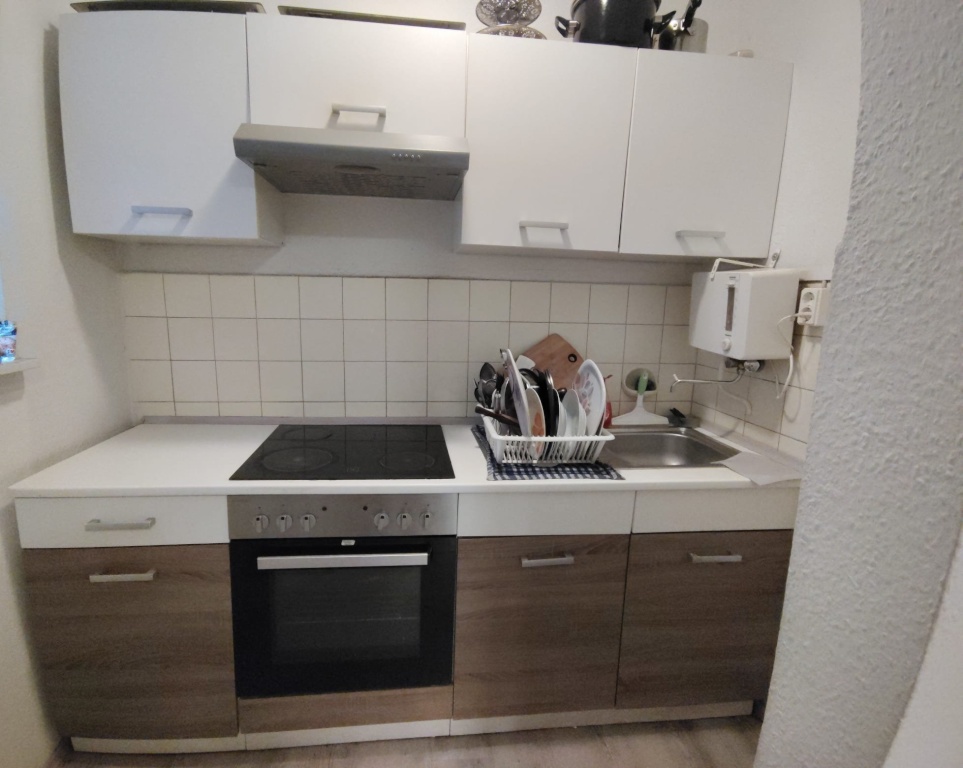 Voll möbiliert 1-Zimmer-Studio-Apartment mit Anmeldung ab 1. Oktober verfügbar – 68161 Mannheim Innenstadt – Vorschaubild 2