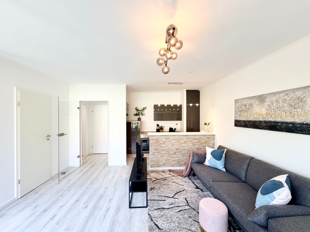 Furnished 38 sqm 2 room apartment. Renovatet. All inclusive! Near by HSD *** Möbliertes 2 Zimmer Apartment 38 m2 * Erstbezug nach Renovierung * Fussläufig zur HSD – 40476 Düsseldorf Derendorf – Vorschaubild 2