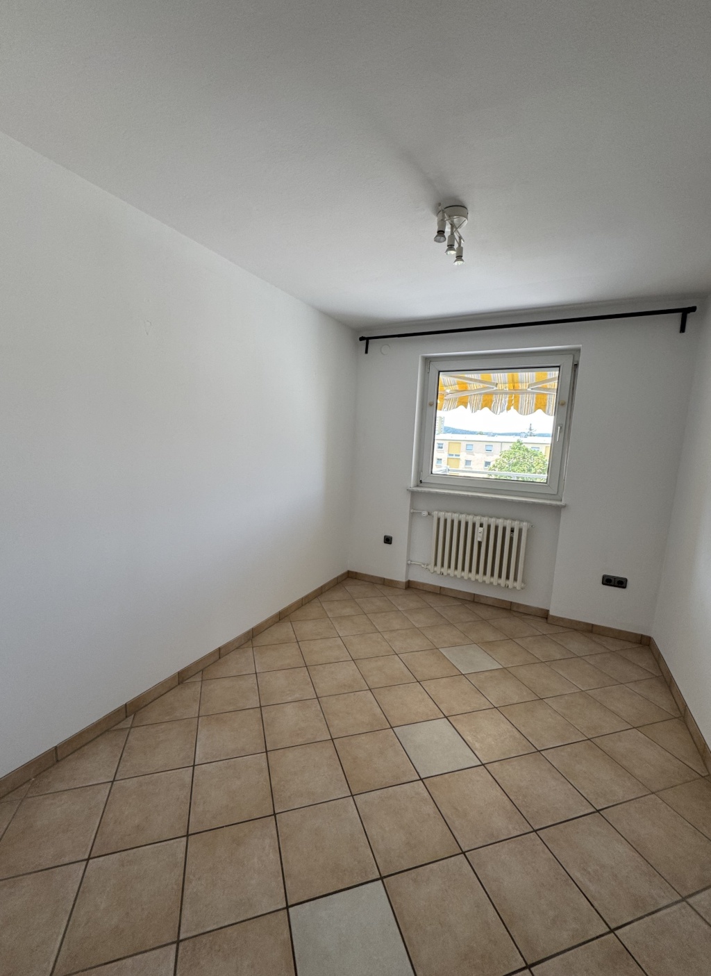 WG‐geeignete 4‐Zimmer‐Wohnung im Regensburger Westen – Balkon, ruhige Lage, ab 1. Oktober verfübar – 93049 Regensburg Westenviertel – Vorschaubild 4
