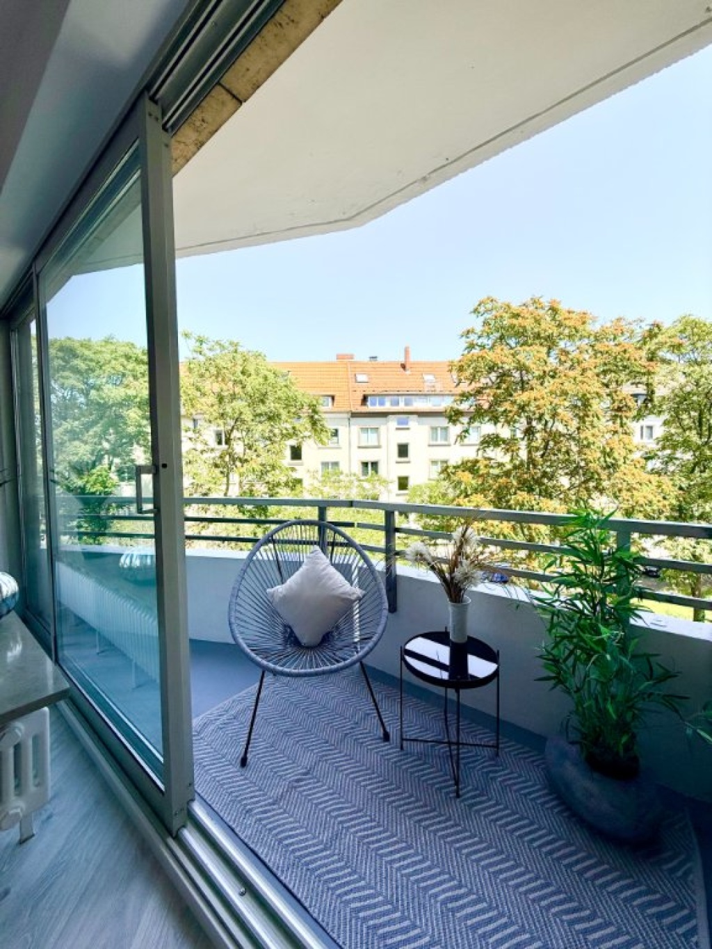 Furnished 38 sqm 2 room apartment. Renovatet. All inclusive! Near by HSD *** Möbliertes 2 Zimmer Apartment 38 m2 * Erstbezug nach Renovierung * Fussläufig zur HSD – 40476 Düsseldorf Derendorf – Vorschaubild 9