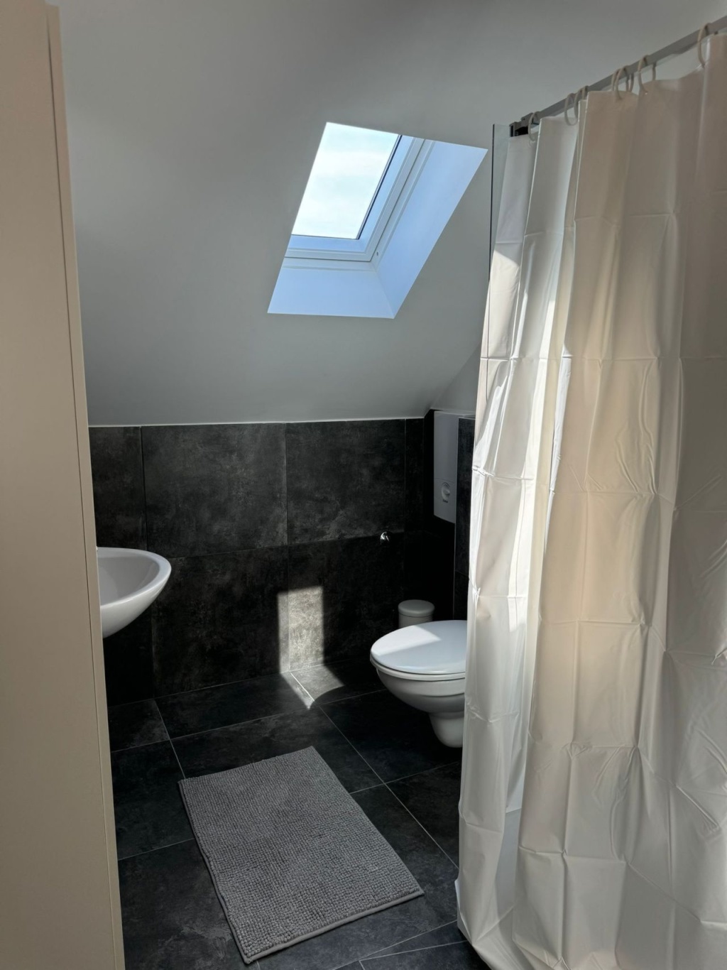 Tolles Zimmer in Flingern Nord – 40235 Düsseldorf Flingern Nord – Vorschaubild 2