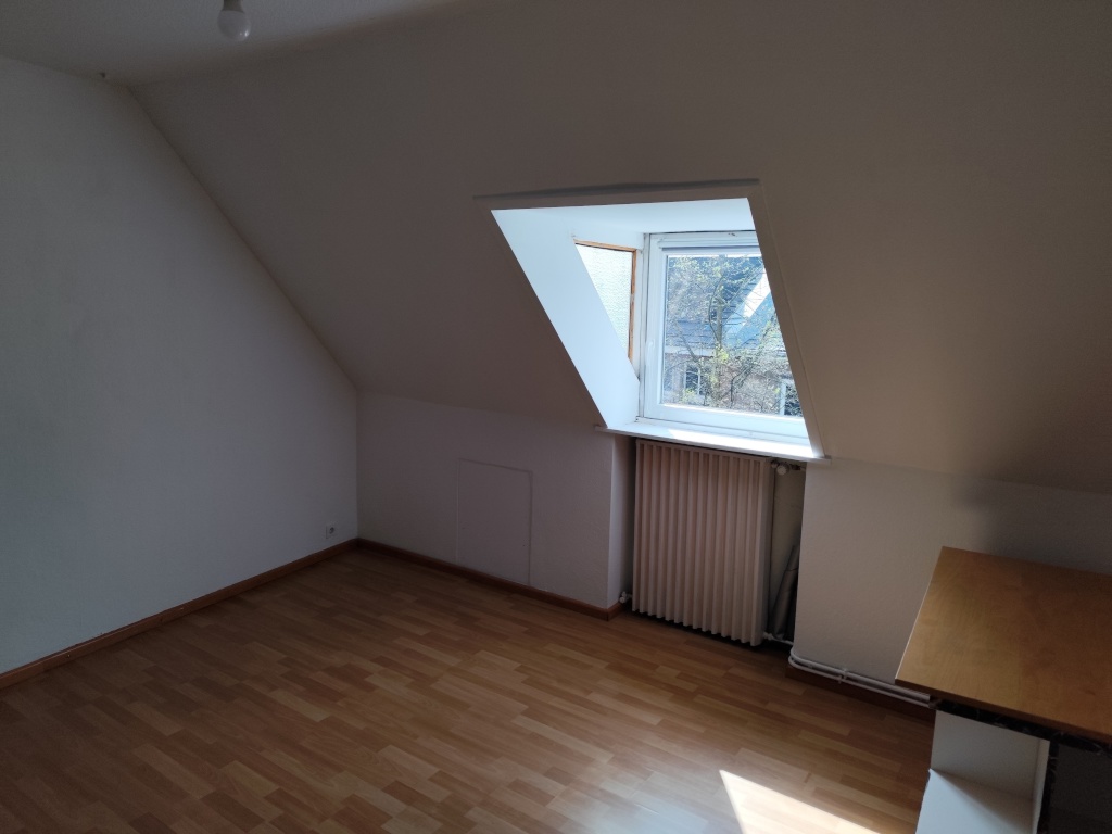 Dachgeschosswohnung hell, ruhig, zentral