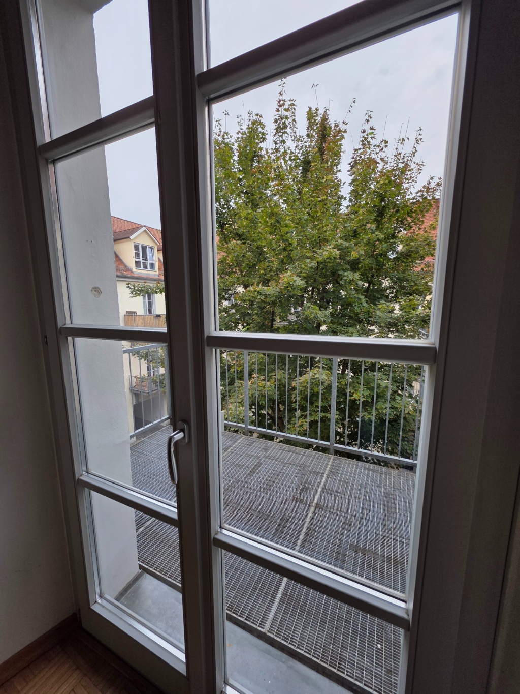 WG-geeignete 5-Zimmer Wohnung mit Einbauküche, großem Balkon und 2 Bädern – 93047 Regensburg Bayern - Regensburg – Vorschaubild 2