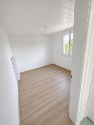 Anzeigenbild: Ruhige Wohnung mit 6 Zimmern in Groß-Gerau 64521 | 10-15m2 | Kernsaniert in einem Mehrfamilienhaus