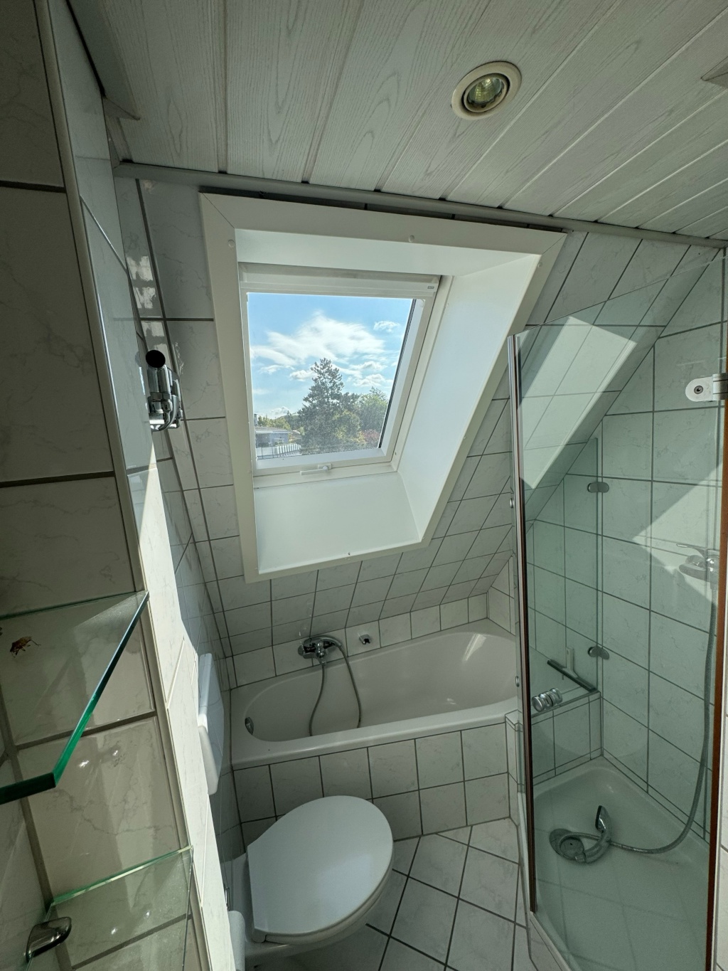 Wohnen über den Dächern - Teilmöblierte Maisonettewohnung mit Skyline-Blick – 60528 Frankfurt am Main Niederrad – Vorschaubild 8