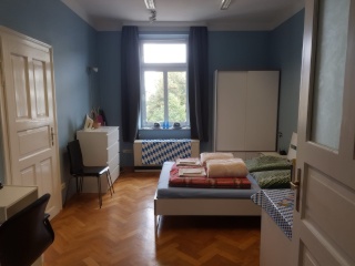Helles großes Zimmer