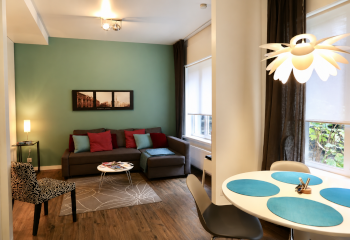 Möblierte 1-Zimmer-Wohnung mit Balkon in Berlin-Mitte – 40 m2 – 1.100 € — photo 1