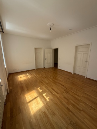 Anzeigenbild: Großzügige 4-Zimmer-Wohnung im Zentrum von Stuttgart