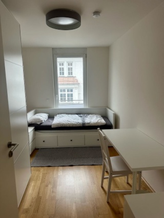 Anzeigenbild: Möbiliertes WG-Zimmer mit eigenem Bad ab sofort oder November