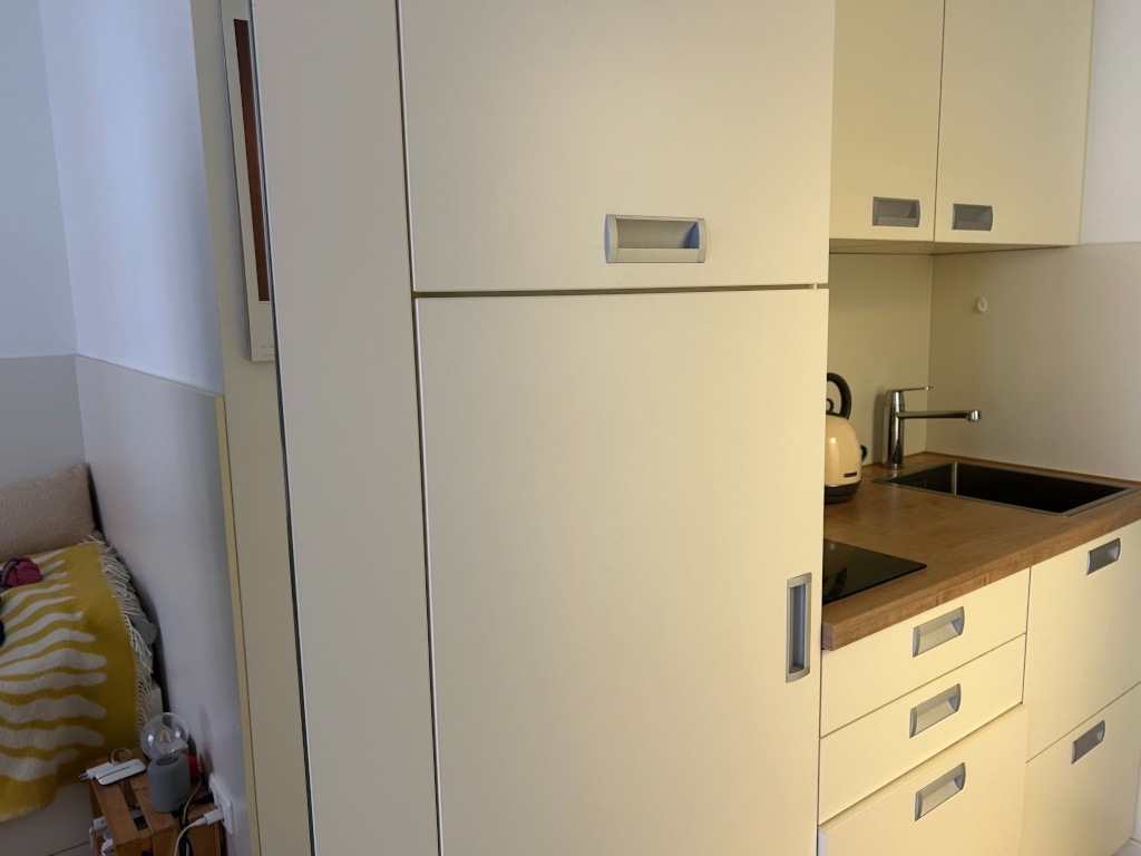 vollmöblierte schöne 1-Zimmer Wohnung mit Einbauküche und Duschbad in Uninähe