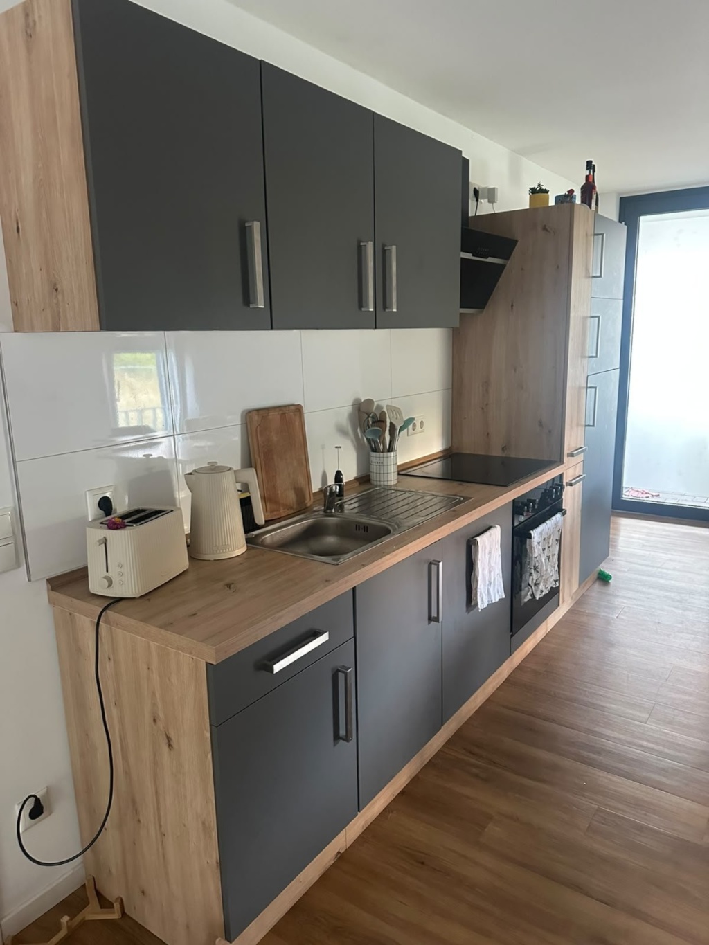 Helle & möblierte 3-Zimmer-Wohnung mit Terrasse, eigenem Garten & Loggia zur zwischenmiete – 4317 Leipzig Reudnitz-Thonberg – Bild 1 von 9