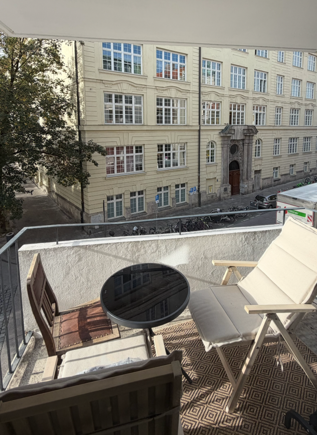 Möblierte 1 Zimmer Wohnung mit Balkon zur Untermiete, 01.10. bis 01.12.