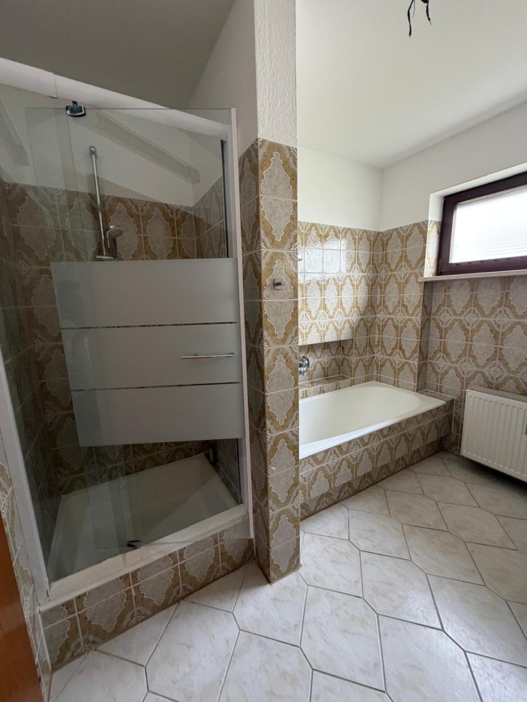 Großzügige 3-Zimmer-Wohnung mit zwei Balkonen, Gartenanteil und Garage in Würzburg-Oberdürrbach – 97080 Würzburg Oberdürrbach – Vorschaubild 11
