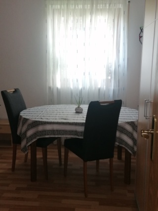 Anzeigenbild: Schönes Zimmer in EG-Wohnung, Mitbewohnerin gesucht