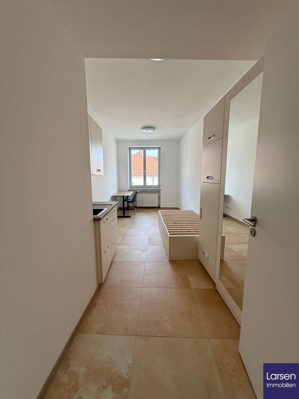Möbliertes Apartment mit eigener Küche in 2er-WG – direkt am Neupfarrplatz – 93047 Regensburg Innenstadt – Vorschaubild 4