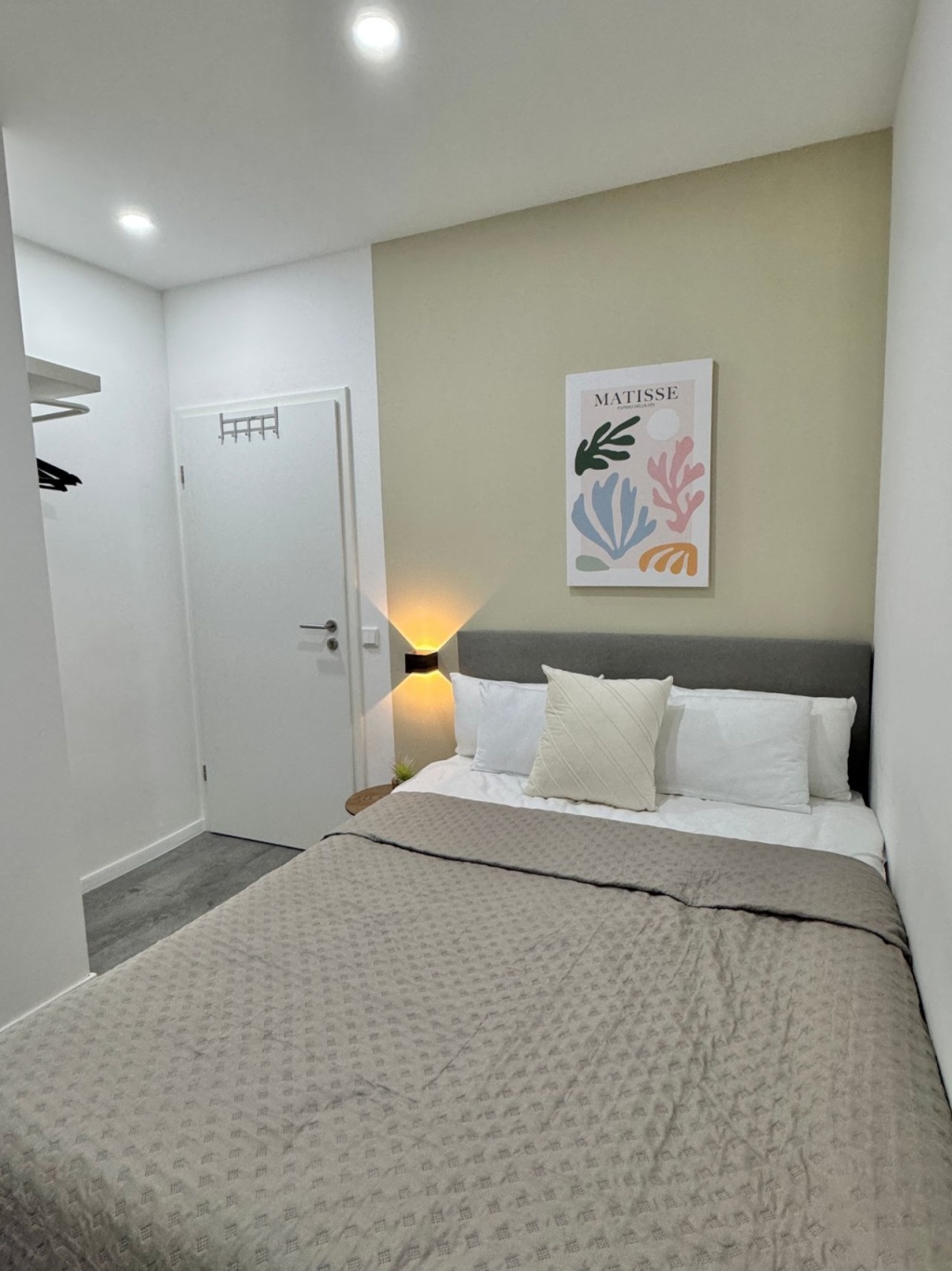 Helles Loft 8 Min. von der Innenstadt - Bahnhaltestelle vor der Tür - 10 bis zum Hauptbahnhof – 40227 Düsseldorf Eller – Vorschaubild 11