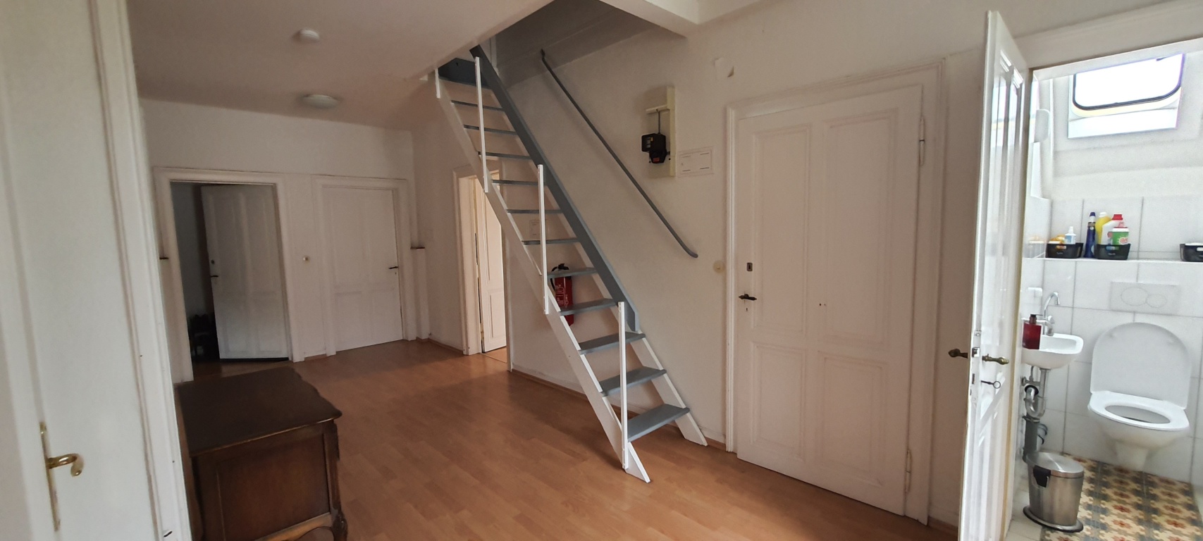 Schöne teilmöbl. 1-Zimmer-Wohnung im Altbau (Frauen) – 65189 Wiesbaden Südost – Vorschaubild 11