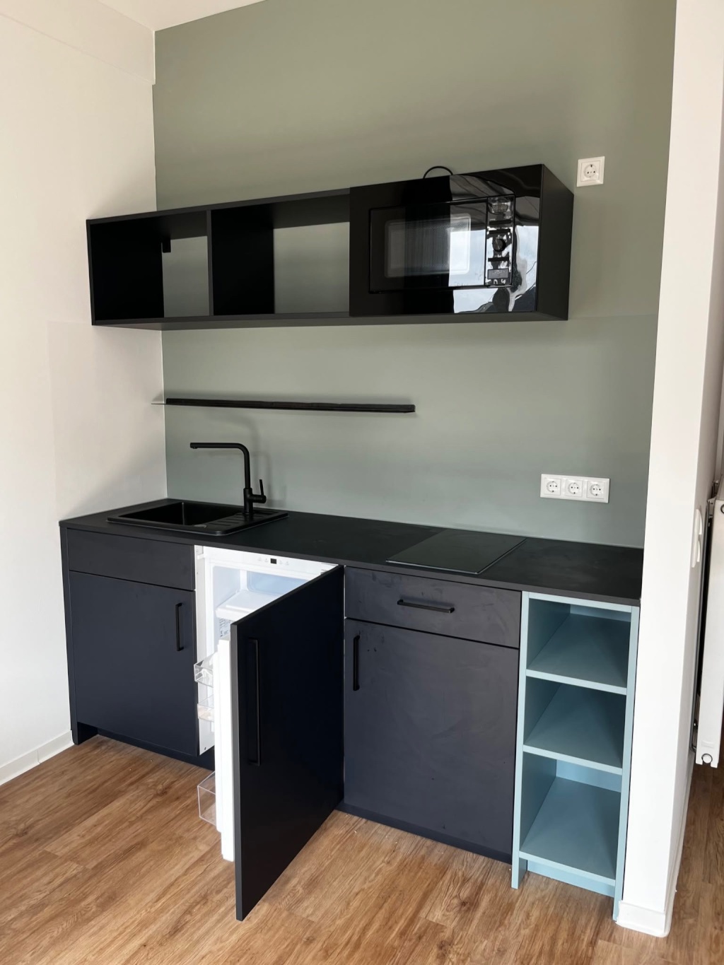 Möbliertes 1-Zimmer-Apartment mit Balkon – 555 € all-inclusive – Zentrum – 4103 Leipzig Zentrum – Vorschaubild 2