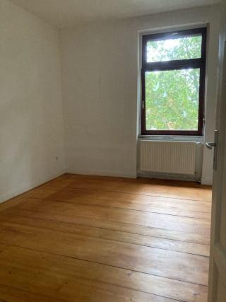Ad image: Zimmer frei in schöner 2-WG