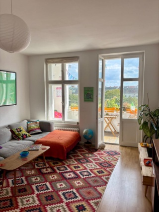 Beautiful Altbau for Short Term Rent in Neukölln very close to the SBahn/ UBahn and Tempelhofer Feld — photo 1