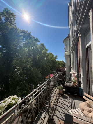 2 Zimmer frei in wunderschöner sonniger Altbauwohnung mit Balkon - Mädels-WG
