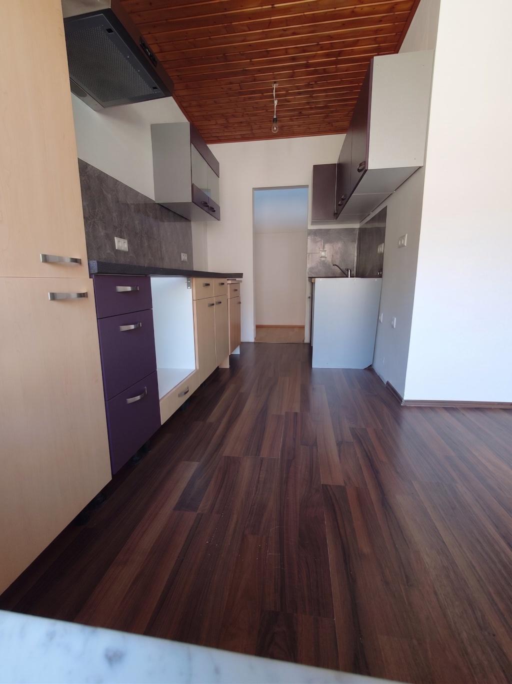 Neuwertig & hell: 2,5-Zi.-Wohnung mit Balkon, EBK & Parkett – 67067 Ludwigshafen am Rhein Rheingönheim – Vorschaubild 2