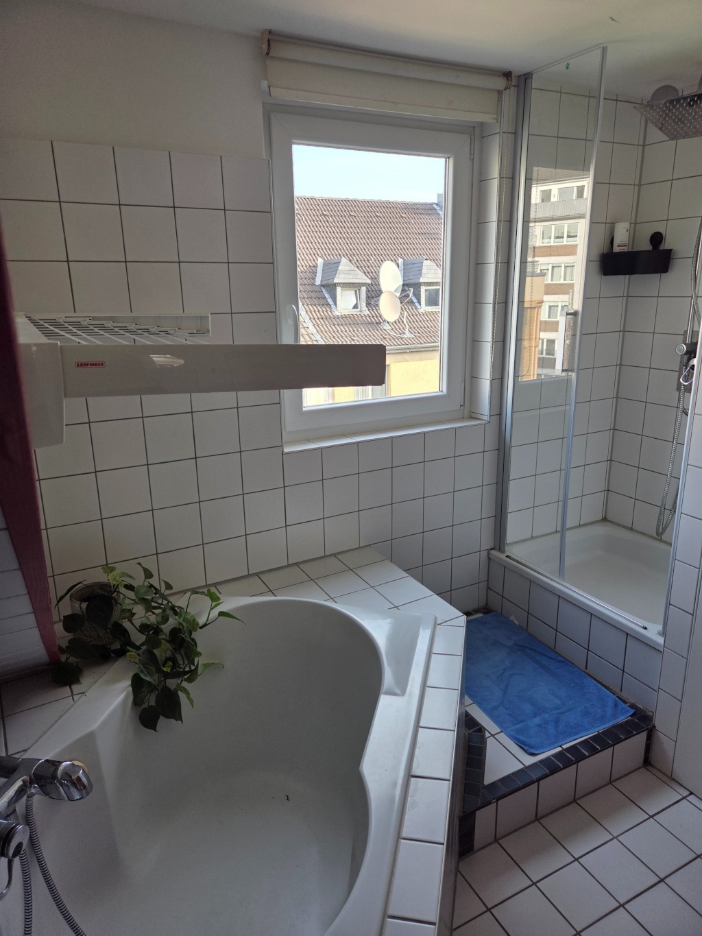 Voll möblierte Wohnung in zentraler Lage (November + Dezember) – 40215 Düsseldorf Düsseldorf – Vorschaubild 5