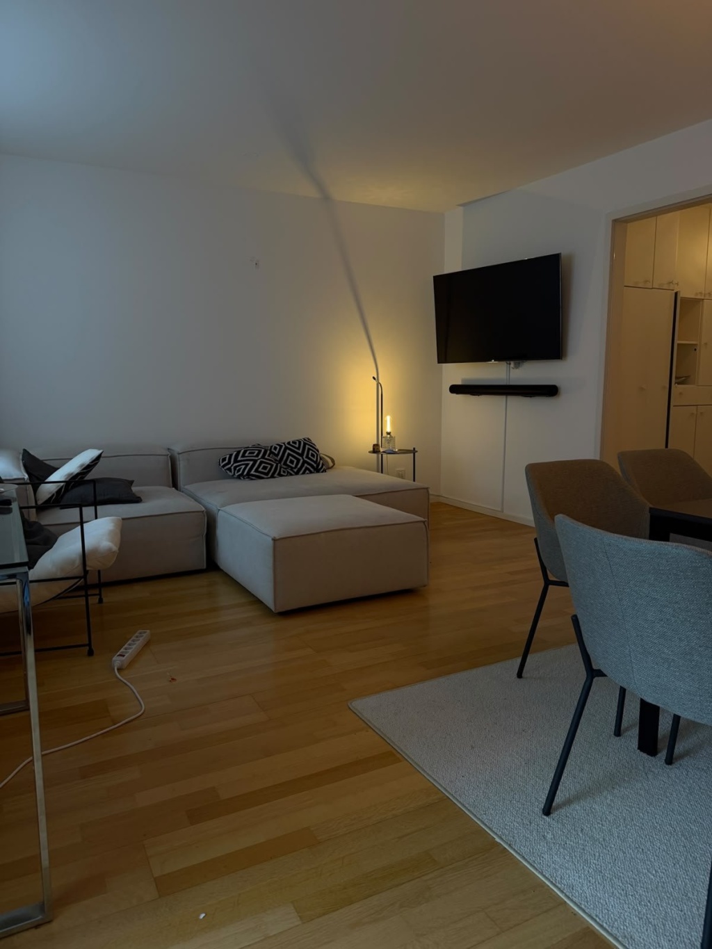 Möbliert & bezugsfertig: 2-Zi-Wohnung Schellingstr., befristet // Furnished & move-in ready: 2-room apartment Schellingstr., fixed-term – 80539 München Maxvorstadt – Vorschaubild 7