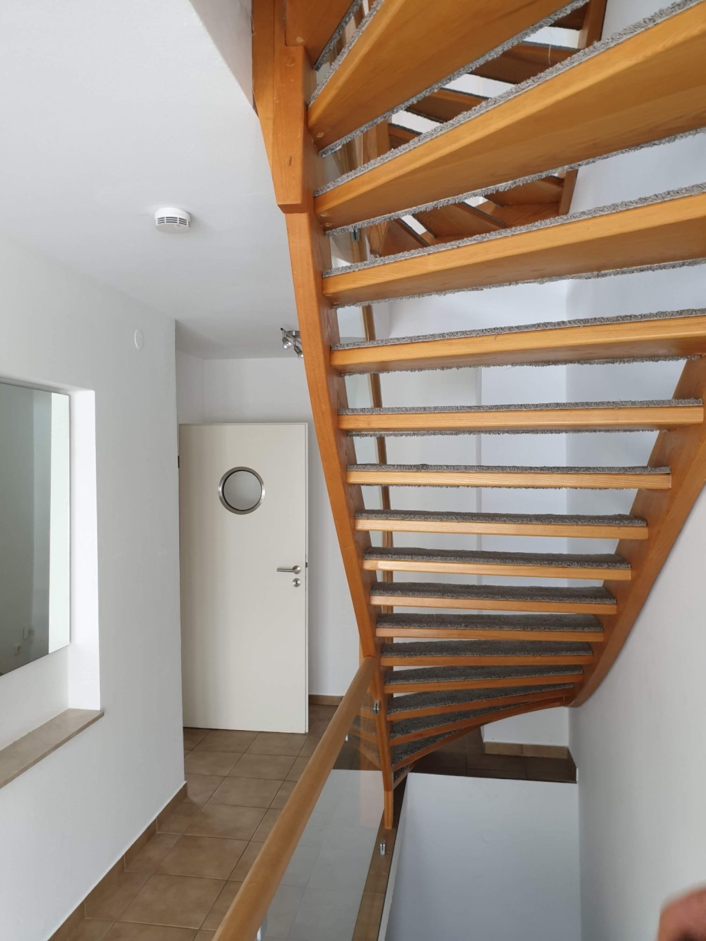 WG-Zimmer Bogenhausen Jankstraße 10 - Erdgeschoss, Gang mit Treppe