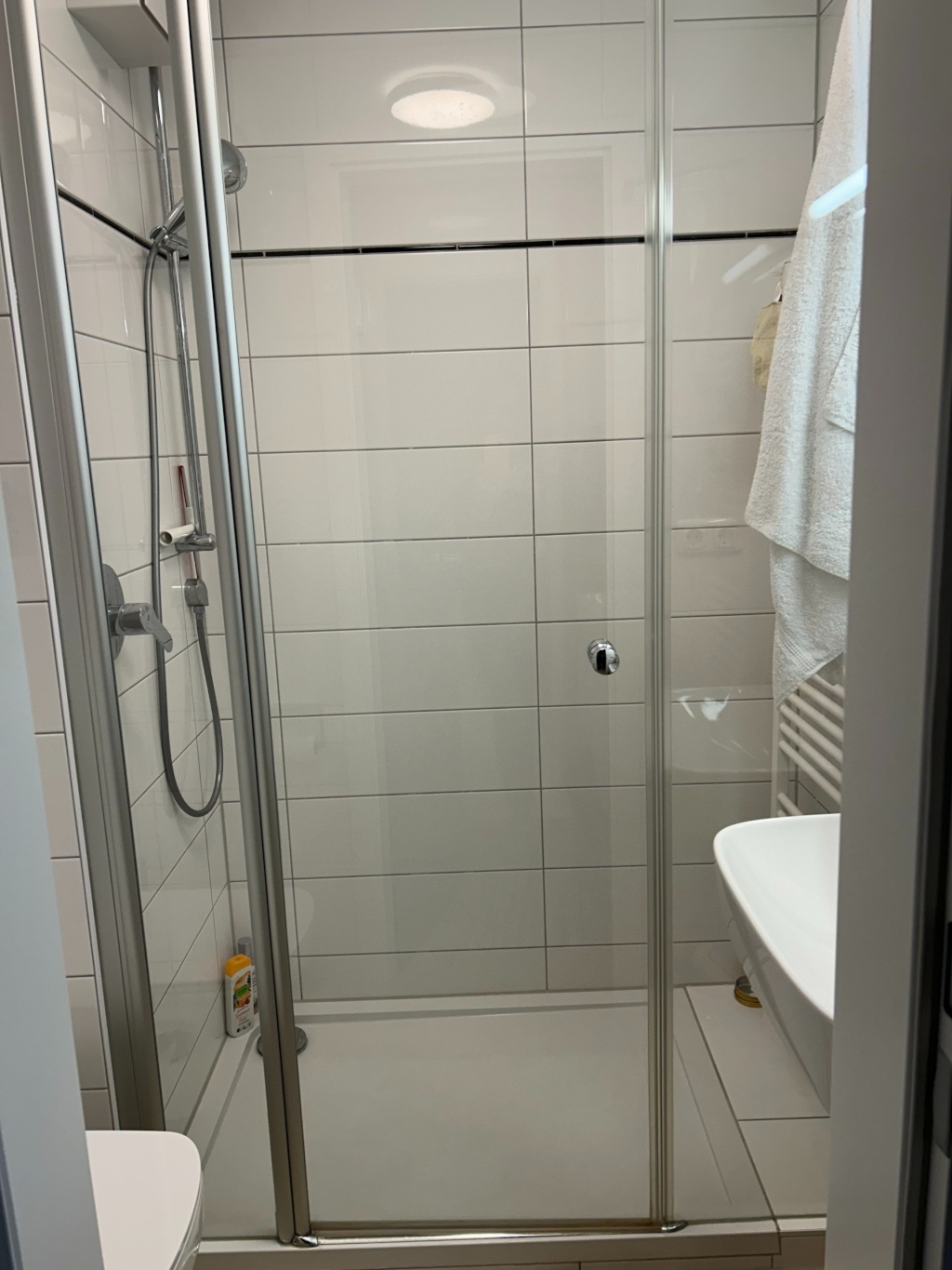 vollmöblierte schöne 1-Zimmer Wohnung mit Einbauküche und Duschbad in Uninähe – 80798 München München - Maxvorstadt – Vorschaubild 5